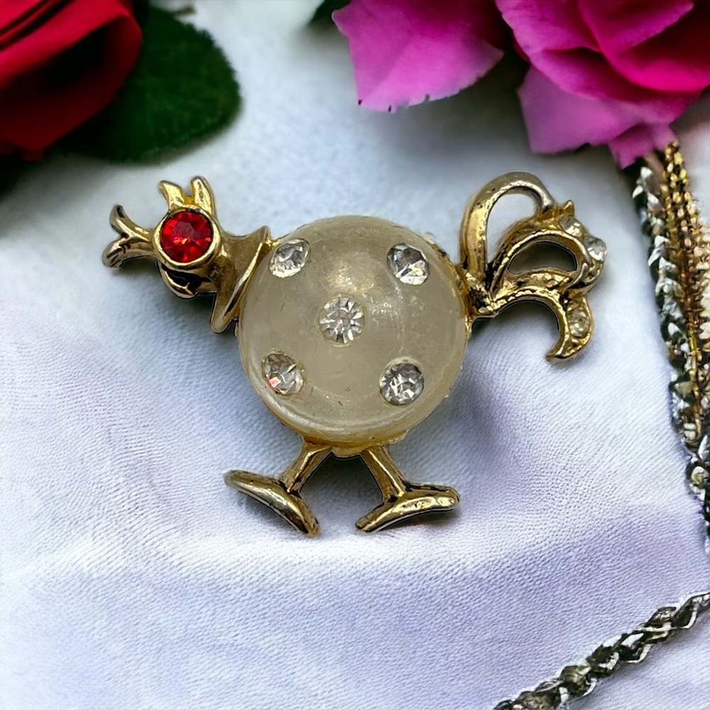 Sold! Vintage Unsigned Coro Jelly Belly Lucite Rhinestone Rooster Bird Brooch